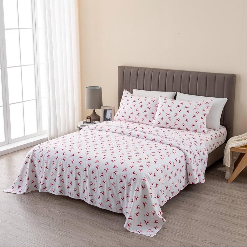 Great Bay Home Flannel Sheet Set California King Size White/Red Reindeer New